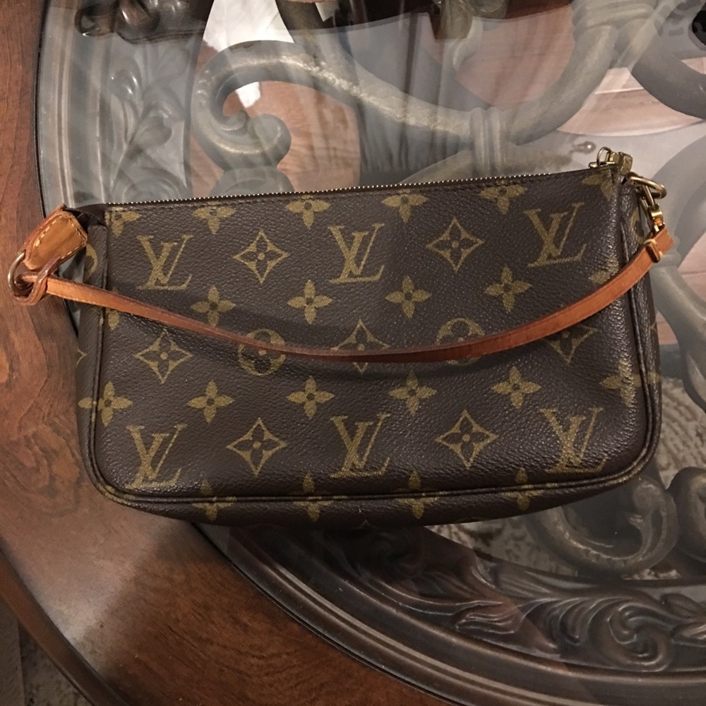 Louis Vuitton Monogram Pochette